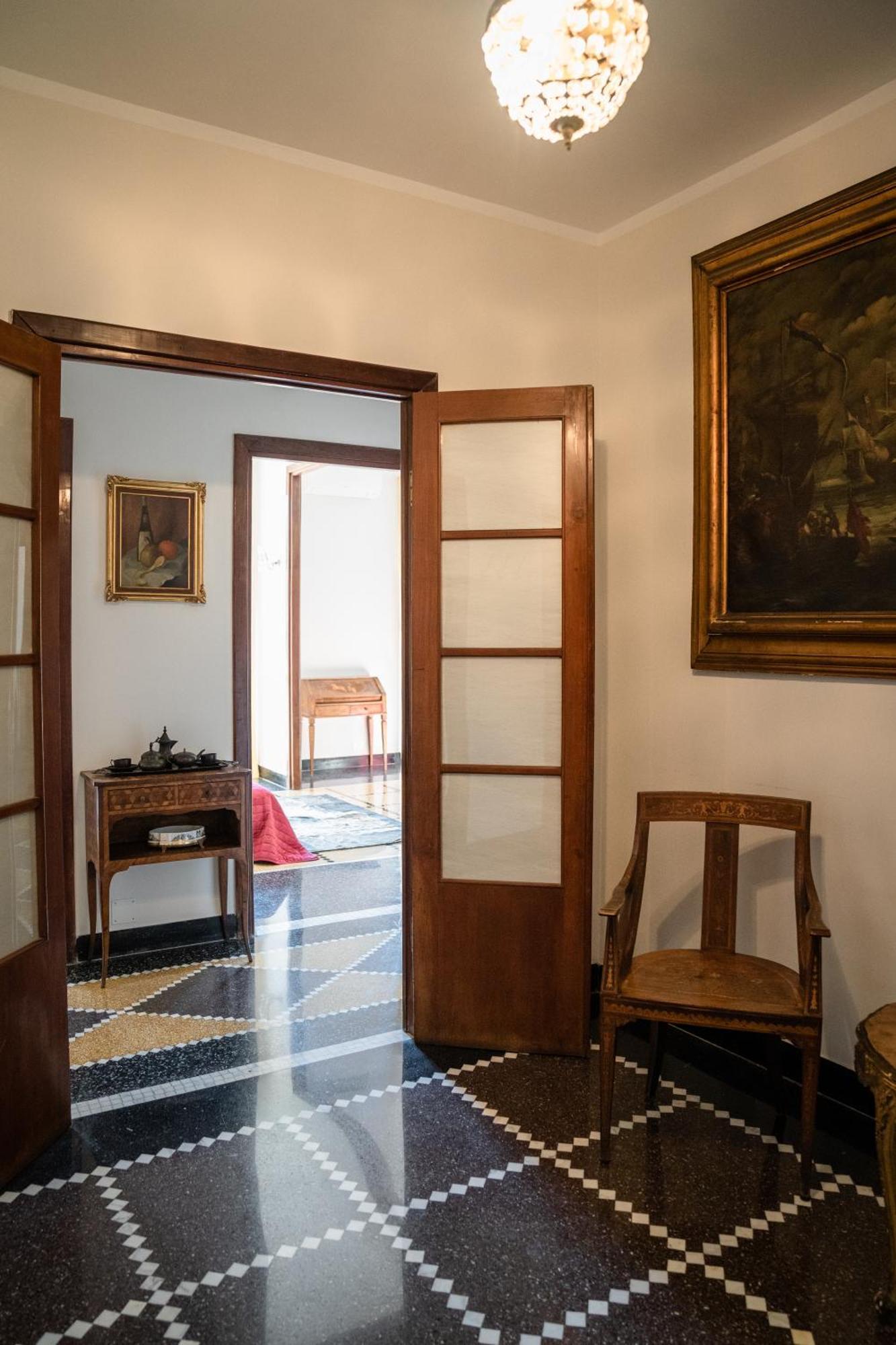 The Chandelier Apartment Genoa